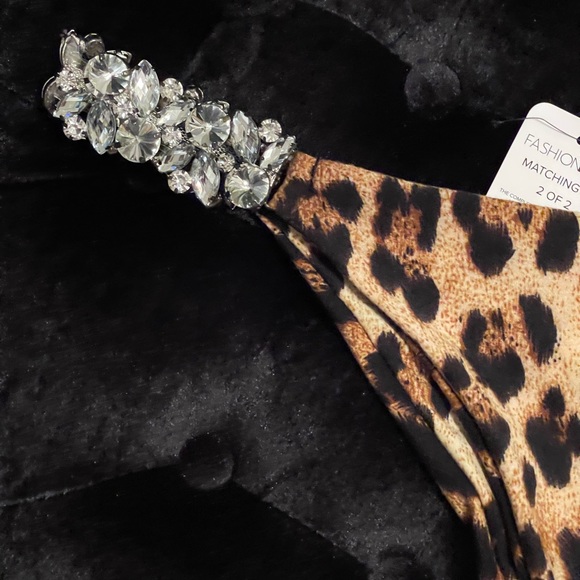 NWT “FASHION NOVA” 2PC Animal Print Crystal Triangle Top Ruched Bikini SWIMSUIT - Picture 6 of 9